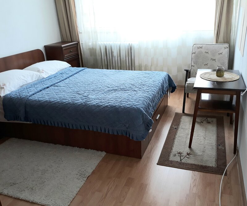 Basarabia, P-ta Muncii M. Bravu,stradal, 3 min. de metrou, se acc. studenti
