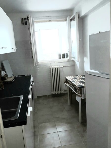 Basarabia, P-ta Muncii M. Bravu,stradal, 3 min. de metrou, se acc. studenti